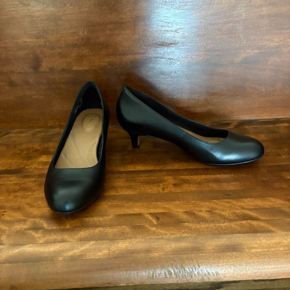 Clarks Heavenly Shine Women's Black Leather Pumps Dress Heels Corporate Chic 8